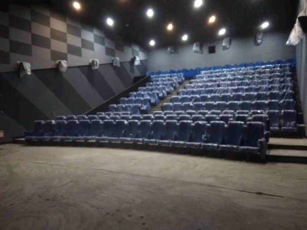 Media Room Komercyjne siedzenia kinowe Dostosowany kolor Składany projekt