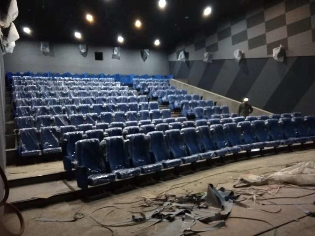 Media Room Komercyjne siedzenia kinowe Dostosowany kolor Składany projekt